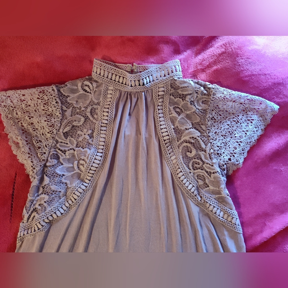 Cable & Gauge Lace Accent Blouse